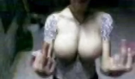ملکه از عضویت در گروه سکسی blowjob و دستی