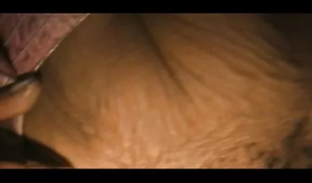 دوست دختر سکسی را در بهترین گپ سکسی تلگرام سوراخ خود نشسته است