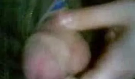 الاغ را به خوبی روغن کرده و برای رابطه جنسی مقعد سوپر گروه سکسی آماده کنید