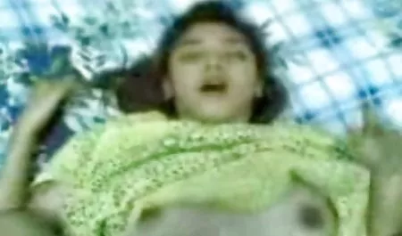 خروس بزرگ یک تلگرام گپ سکسی سوراخ داغ می کند