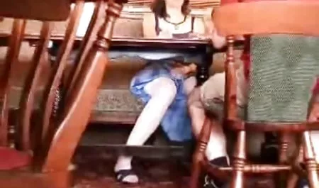 عروسک با سنگینی کلیتوریس را لکه دار کرد و اسباب بازی را به داخل لینک گروه سکسی واژن پیچید